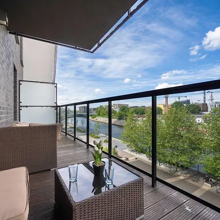 Modern With Parking And River View In By Renters Βρότσλαβ