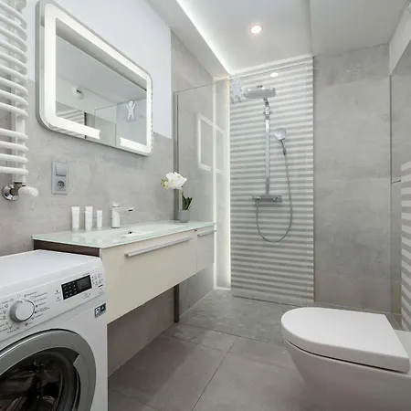 Modern With Parking And River View In By Renters Διαμέρισμα *