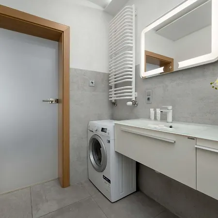 Modern With Parking And River View In By Renters Διαμέρισμα Βρότσλαβ