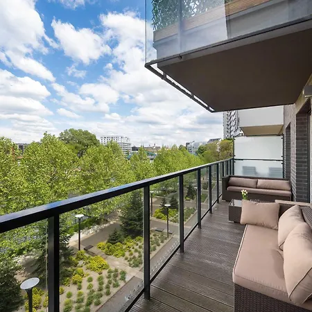 Modern With Parking And River View In By Renters Διαμέρισμα